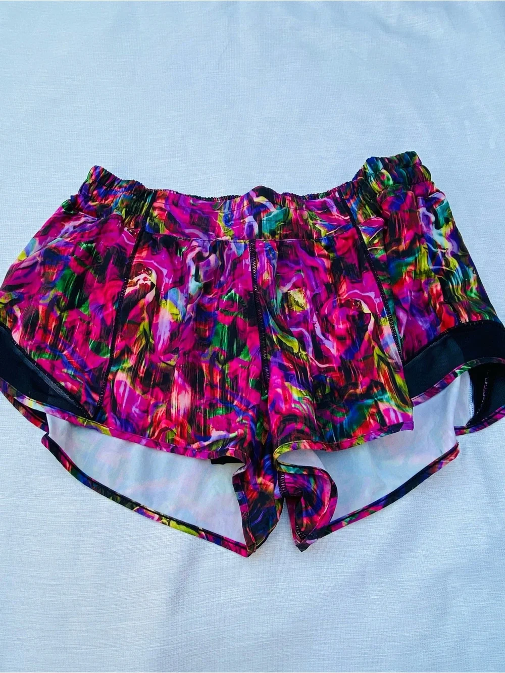 Lululemon Hotty Hot Low Rise Short 2.5